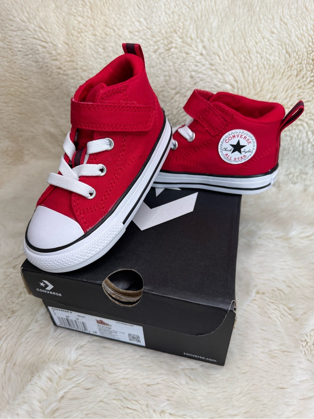 New in Box  - Converse Infant size 7